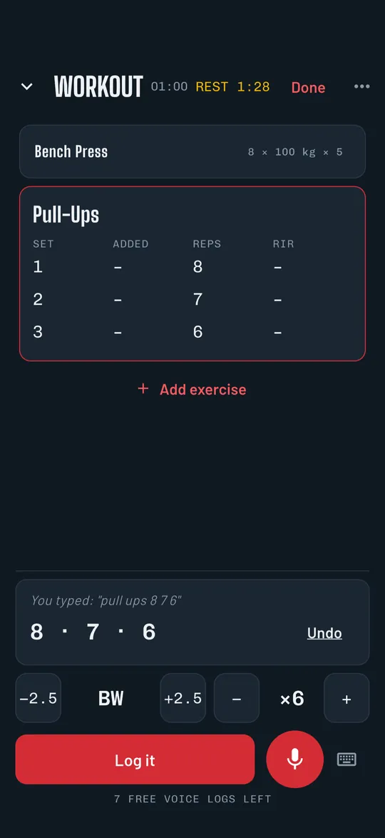 Pantalla de entrenamiento de Repvoice: escribiste pull ups 8 7 6, registrado como tres series